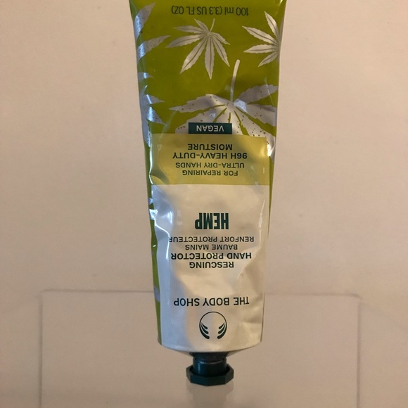 The Body Shop HEMP Rescuing Hand Protector - Picture 2 of 3